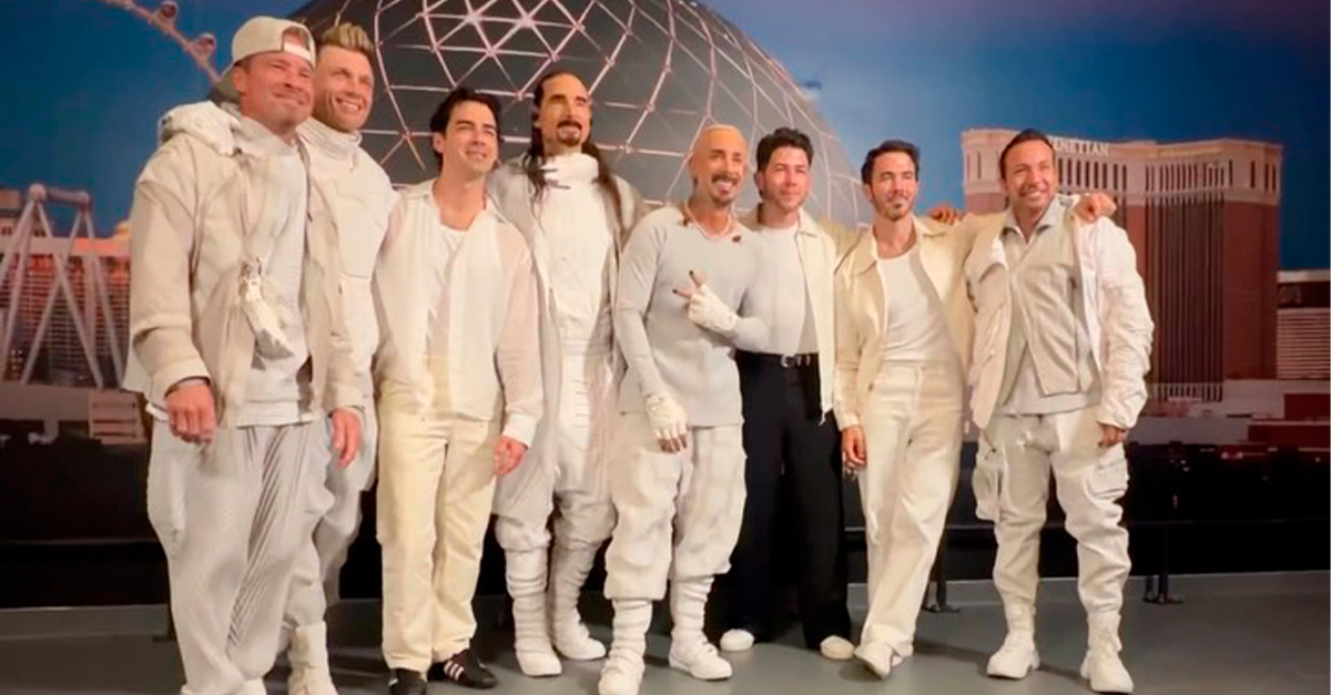 Jonas Brothers e Backstreet Boys juntos nos bastidores em Las Vegas