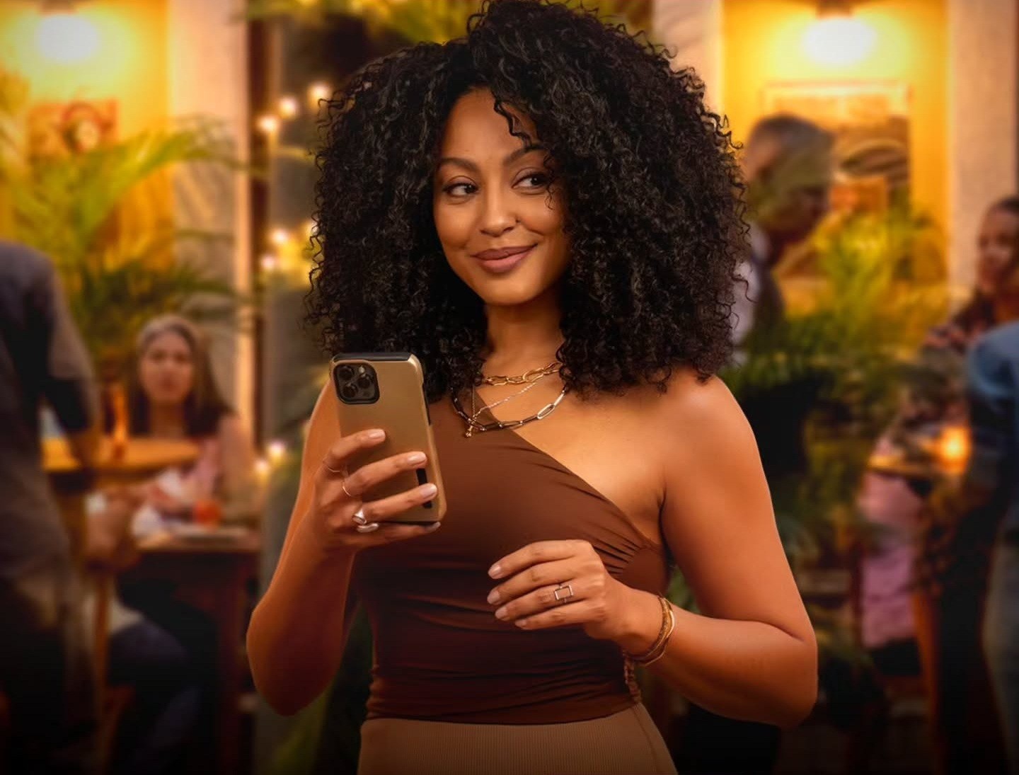 Sheron Menezzes destaca importância de debater temas de mulheres 40+ em série e diz: 'Me sinto em casa'