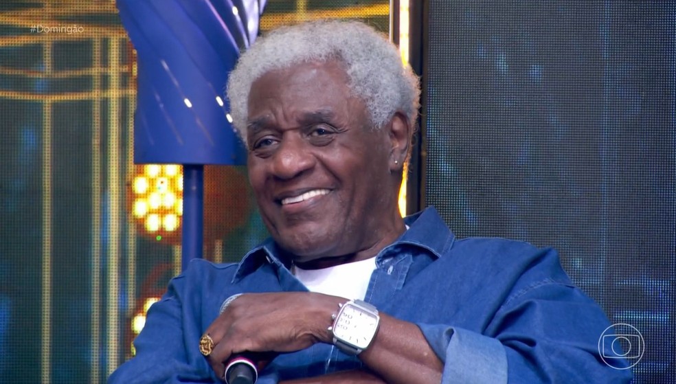 Tony Tornado surpreendeu Luciano Huck ao revelar até quantos anos o pai viveu durante participação no Domingão — Foto: TV Globo