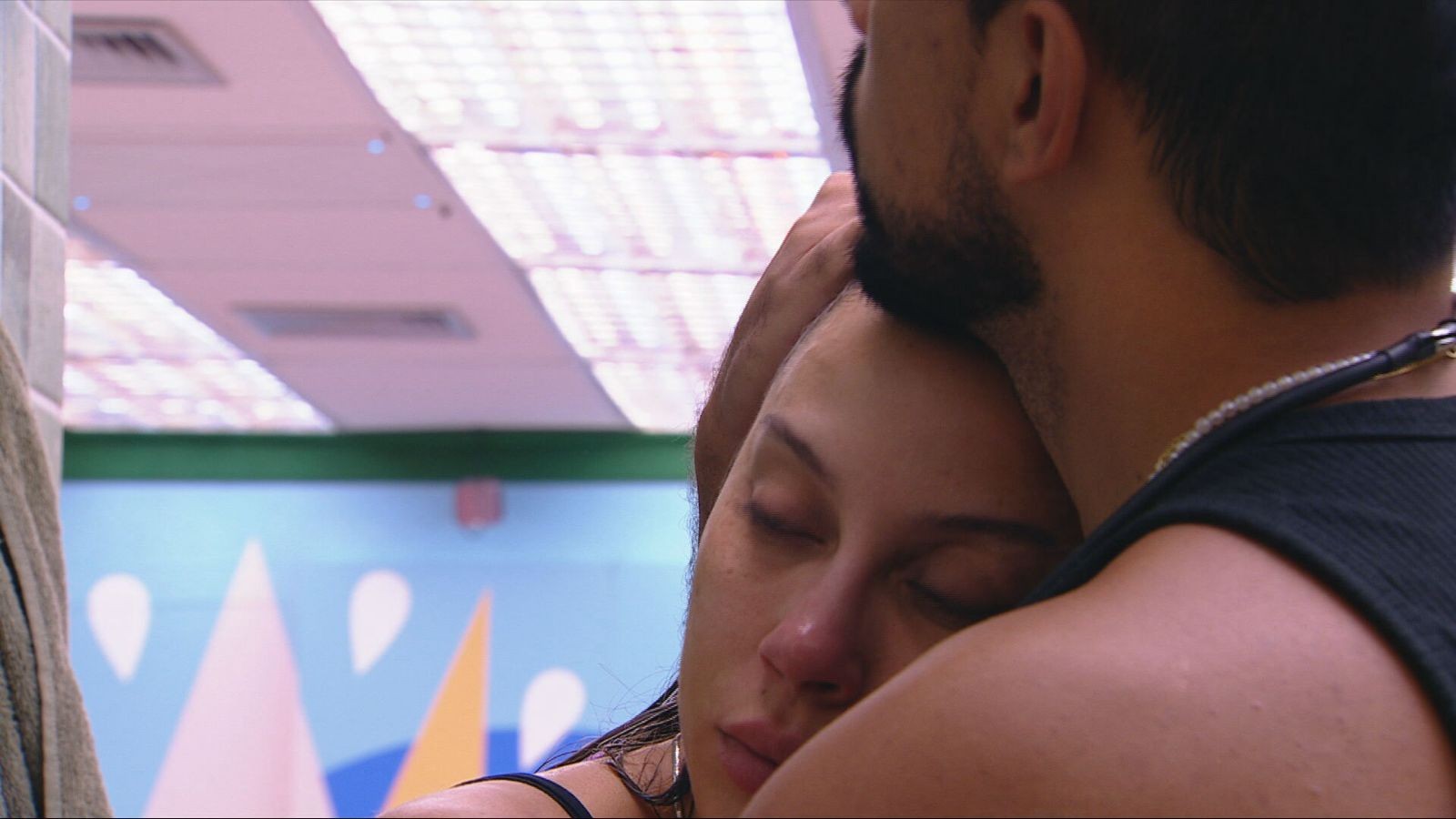 Após discussão com Vinícius, Renata chora e desabafa: 'Não sei se o Brasil está me detestando'