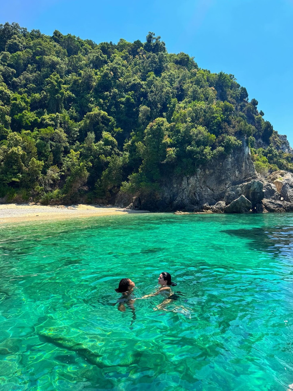 Kylie Jenner curte praia paradisíaca na Grécia — Foto: Reprodução/Instagram