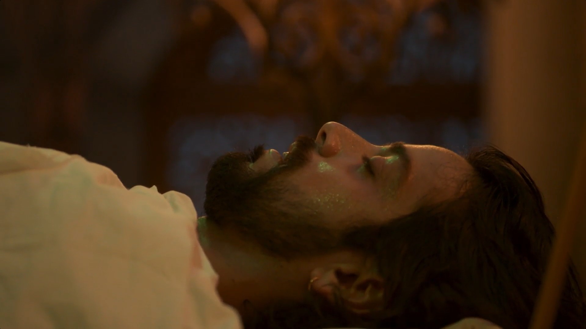 A Nobreza do Amor: no meio de cirurgia de risco, Omar chama por Alika