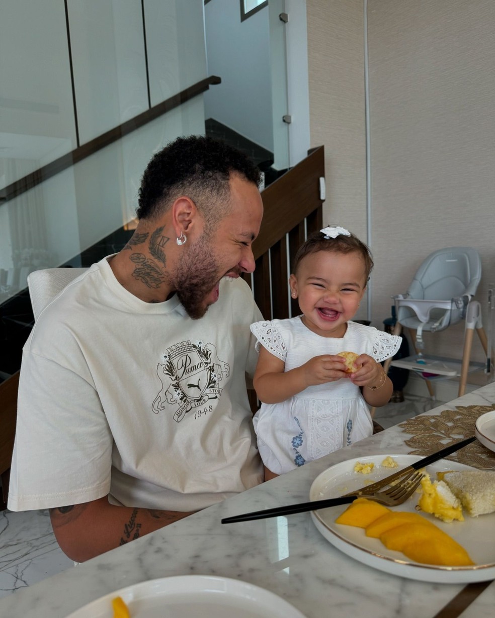 Neymar com Mavie — Foto: Instagram