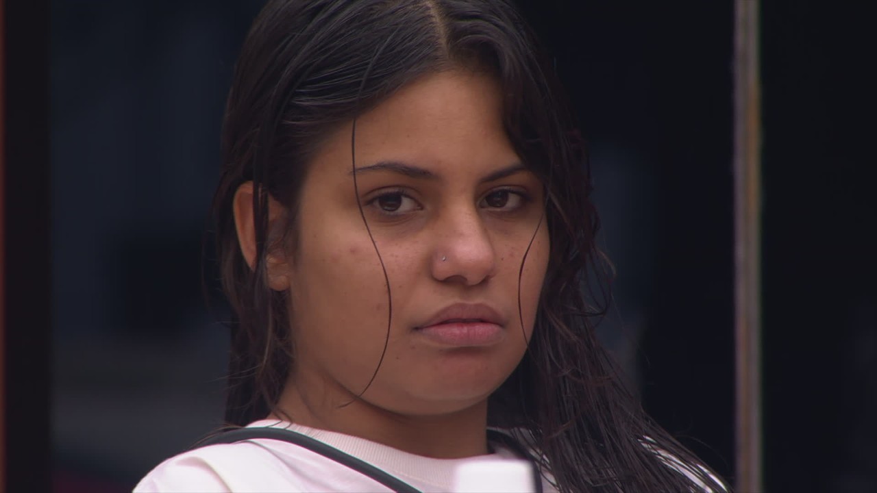 Gabriela diz para Juliano Floss: 'Não sou pombo-correio'