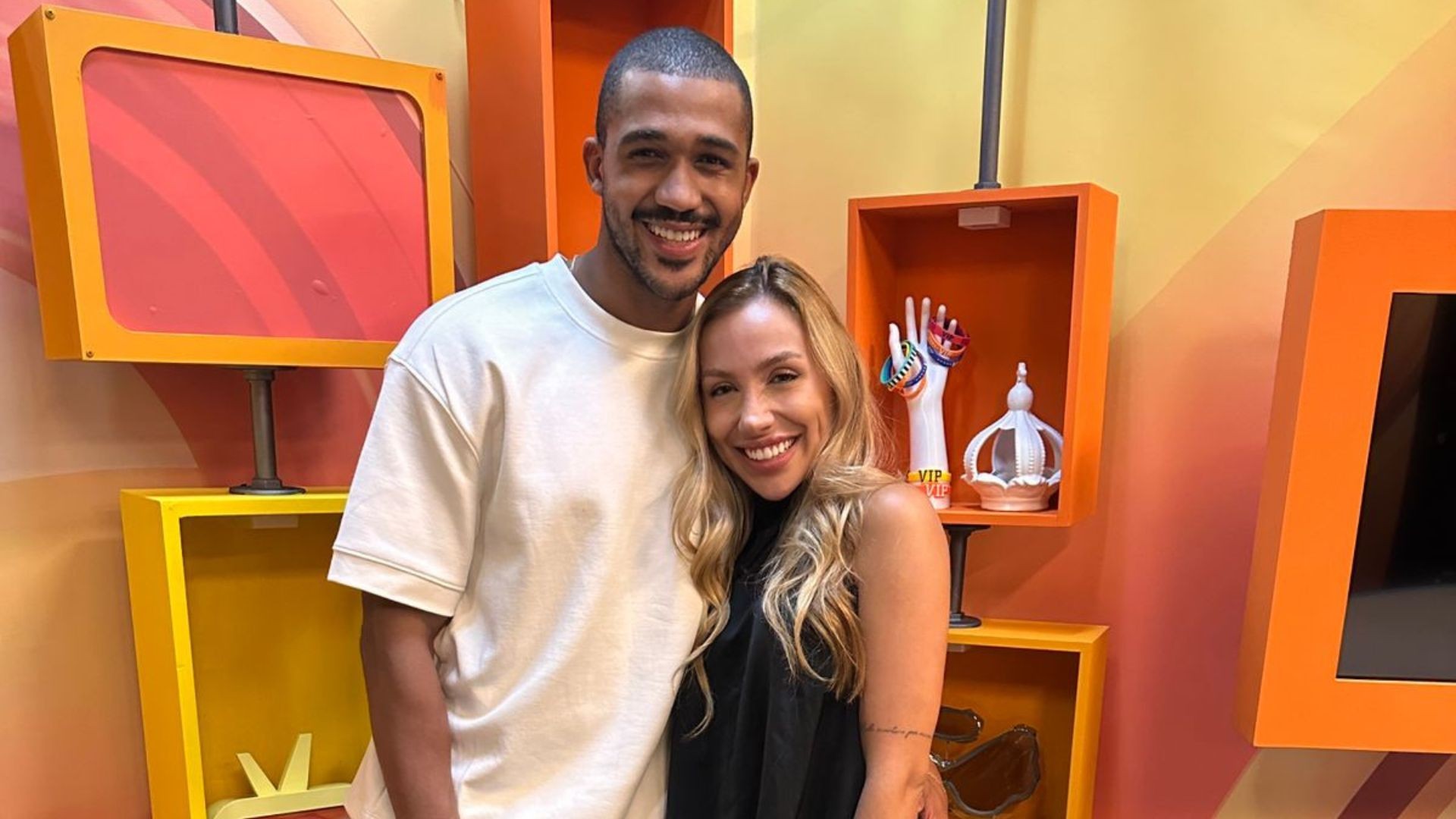 Namorada analisa 'erros e acertos' de Matheus no BBB 26 e brinca ao ouvir sobre casamento: 'Promessa'