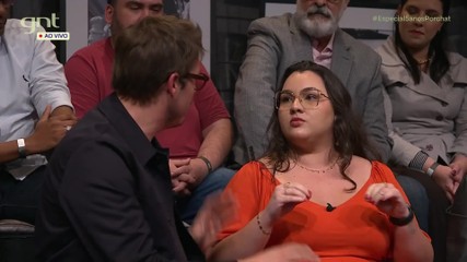 Da plateia, Leticia explica problema de saúde que a fez perder a memória