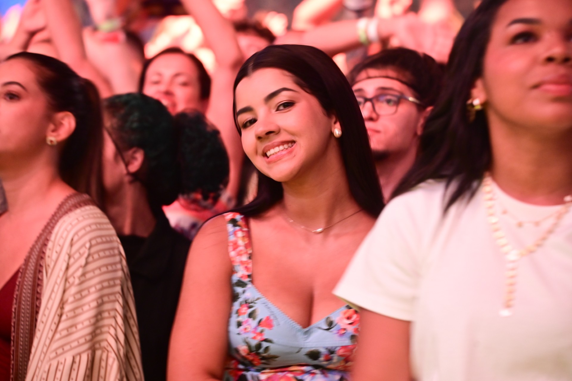 Ary Mirelle prestigia João Gomes ao lado da sogra e celebra projeto do cantor