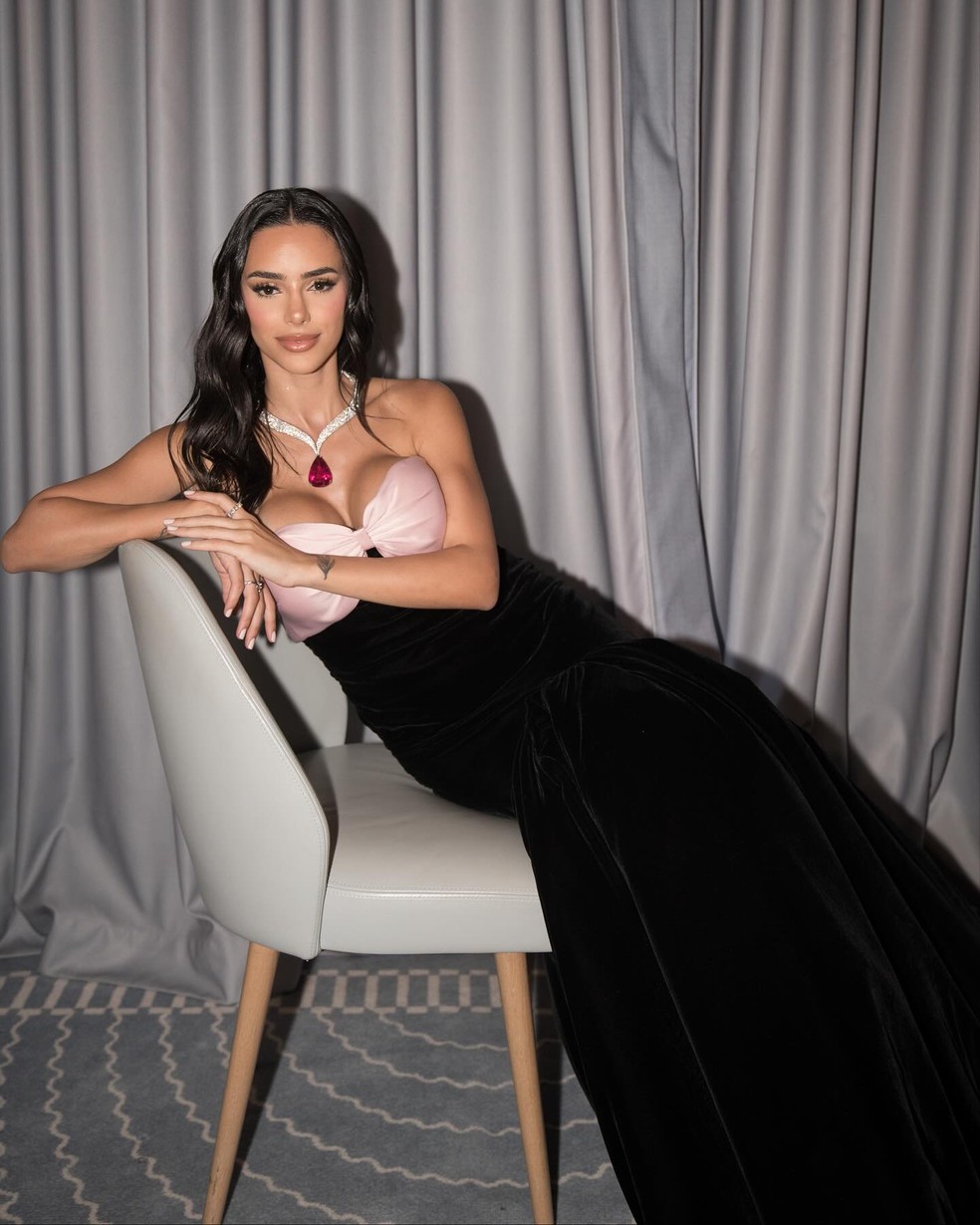 Bruna Biancardi marca presença no Festival de Cannes com colar de diamantes — Foto: Instagram