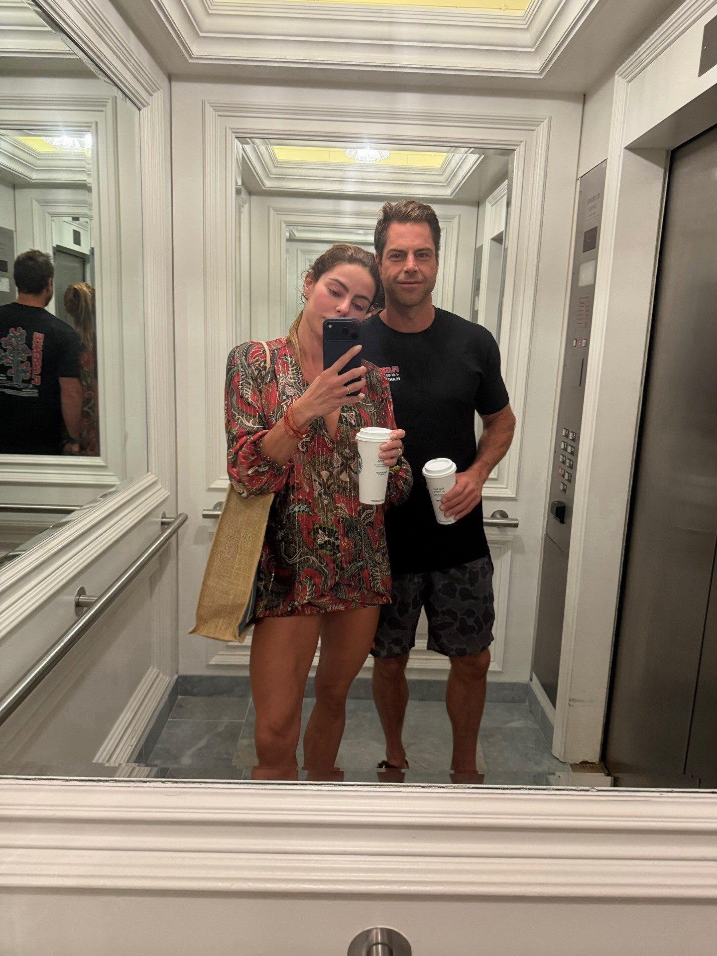 Daniella Cicarelli mostra rotina na Califórnia e chama atenção com abdômen trincado