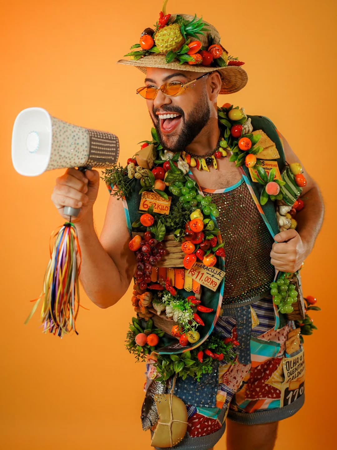 Thiago Abravanel arrasta foliões no pré-carnaval de São Paulo