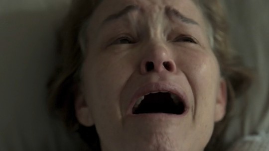 Em Justiça 2, Julia morre após ouvir confissão gravada de Carolina; veja vídeo  - Foto: (Globoplay)