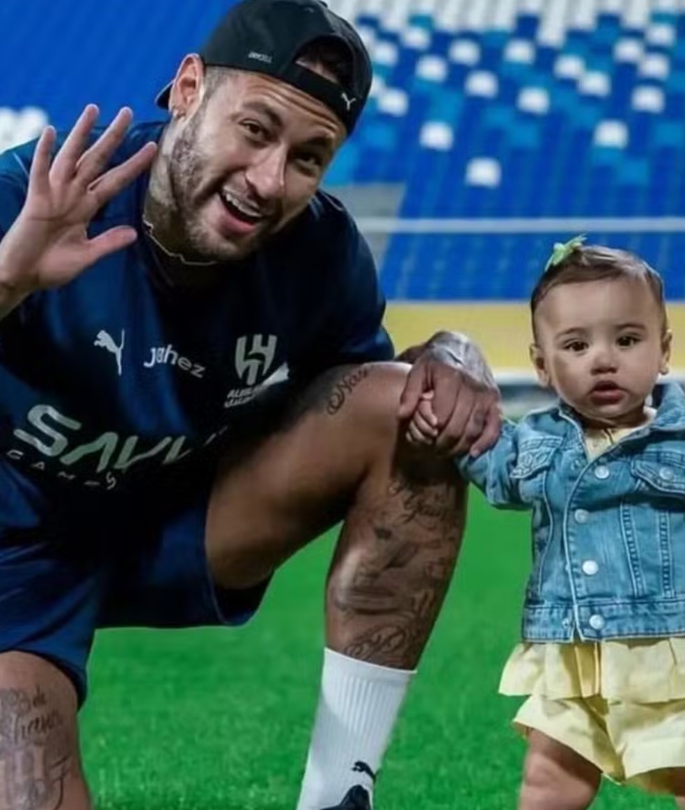 Mavie aparece com camisa em homenagem a Neymar — Foto: Reprodução Instagram