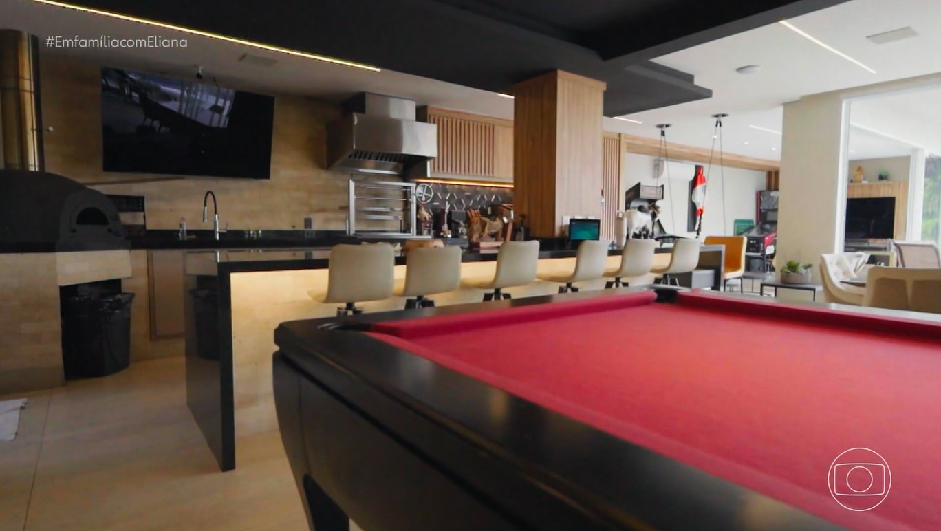 Belutti, da dupla com Marcos, abre mansão para Eliana; veja detalhes