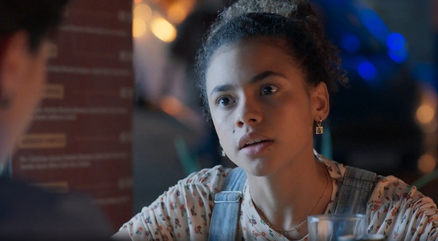 Três Graças: Joélly recorre a Samira para conseguir os medicamentos para salvar Lígia