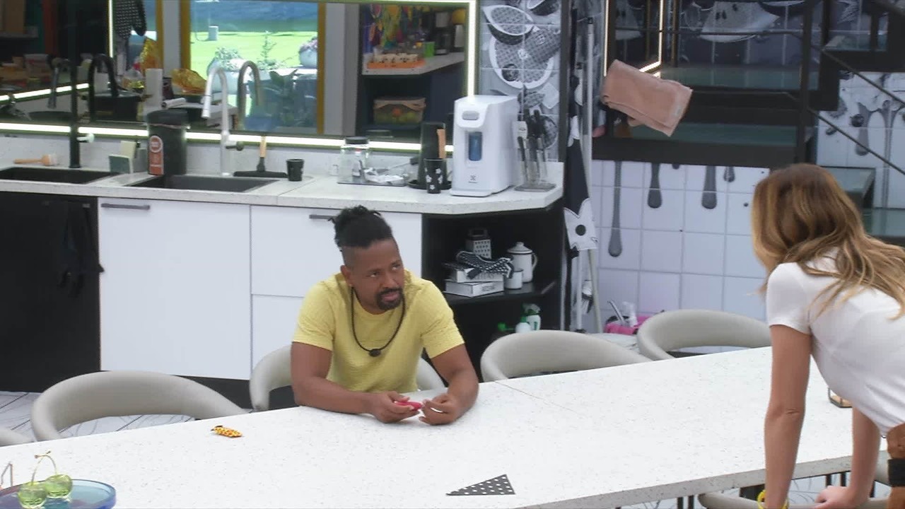 Leandro conversa com Ana Paula sobre alianças na casa: 'Foi uma pena a gente se desencontrar no jogo'