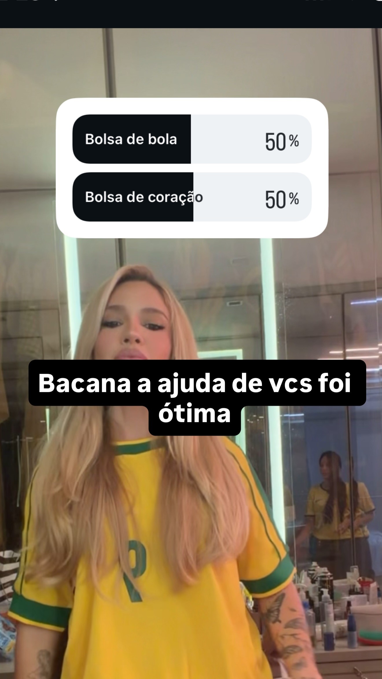 Karoline Lima elege duas bolsas para dar sorte ao Brasil em jogo no Maracanã: 'Não me perdoaria se não levasse'