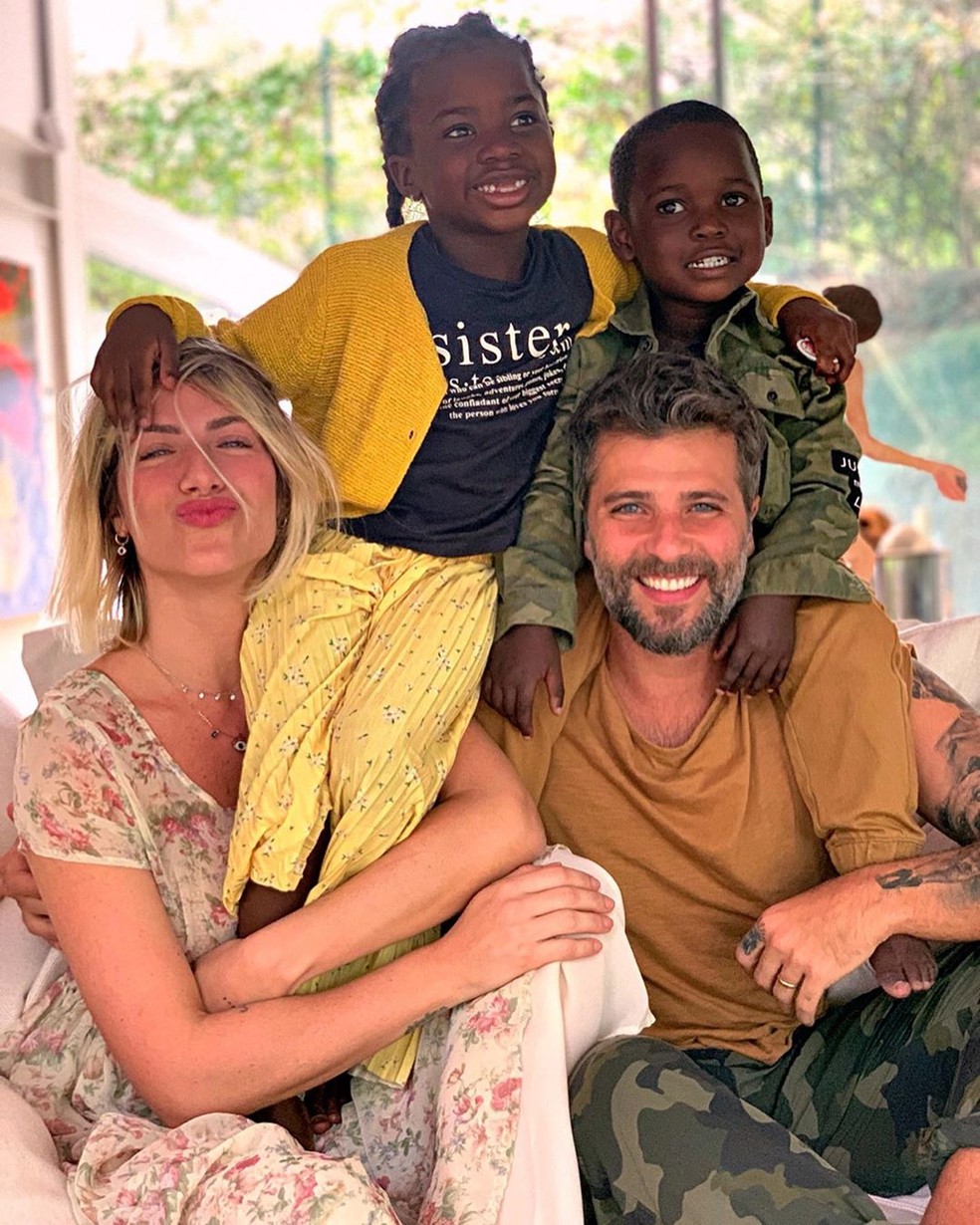 Giovanna Ewbank, Bruno Gagliasso, Titi e Bless — Foto: Reprodução/Instagram