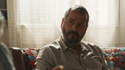 Deocleciano estranha a intenção de José Inocêncio de doar sua casa para Mariana