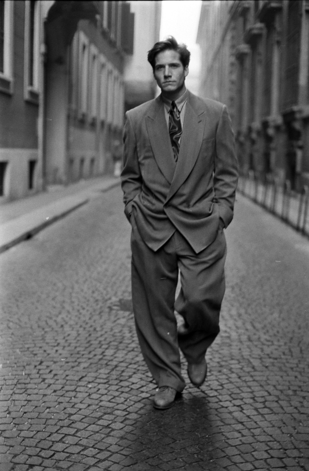 Giorgio Armani revolucionou a moda ao criar a alfaiataria desconstruída e fluida, mas com acabamento impecável — Foto: Donato Sardella/Penske Media via Getty Images