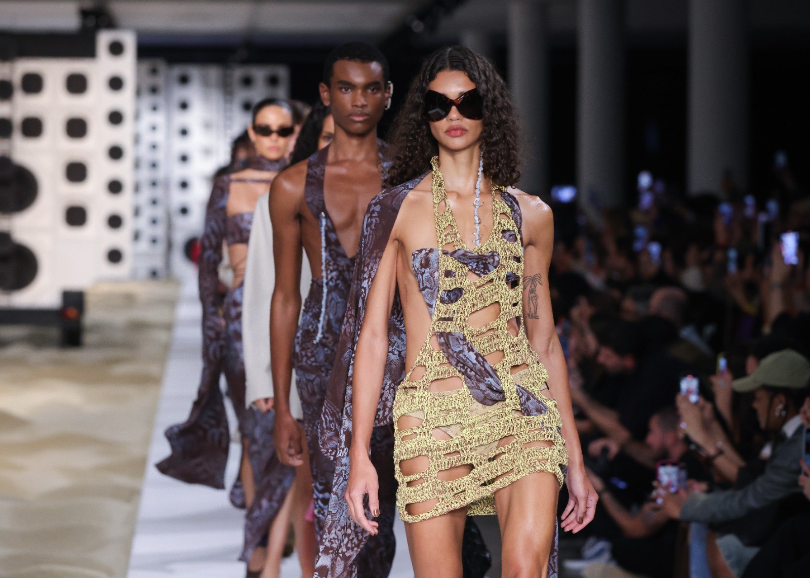 Misci resgata espírito de Tieta em desfile que celebra resistência na moda nacional