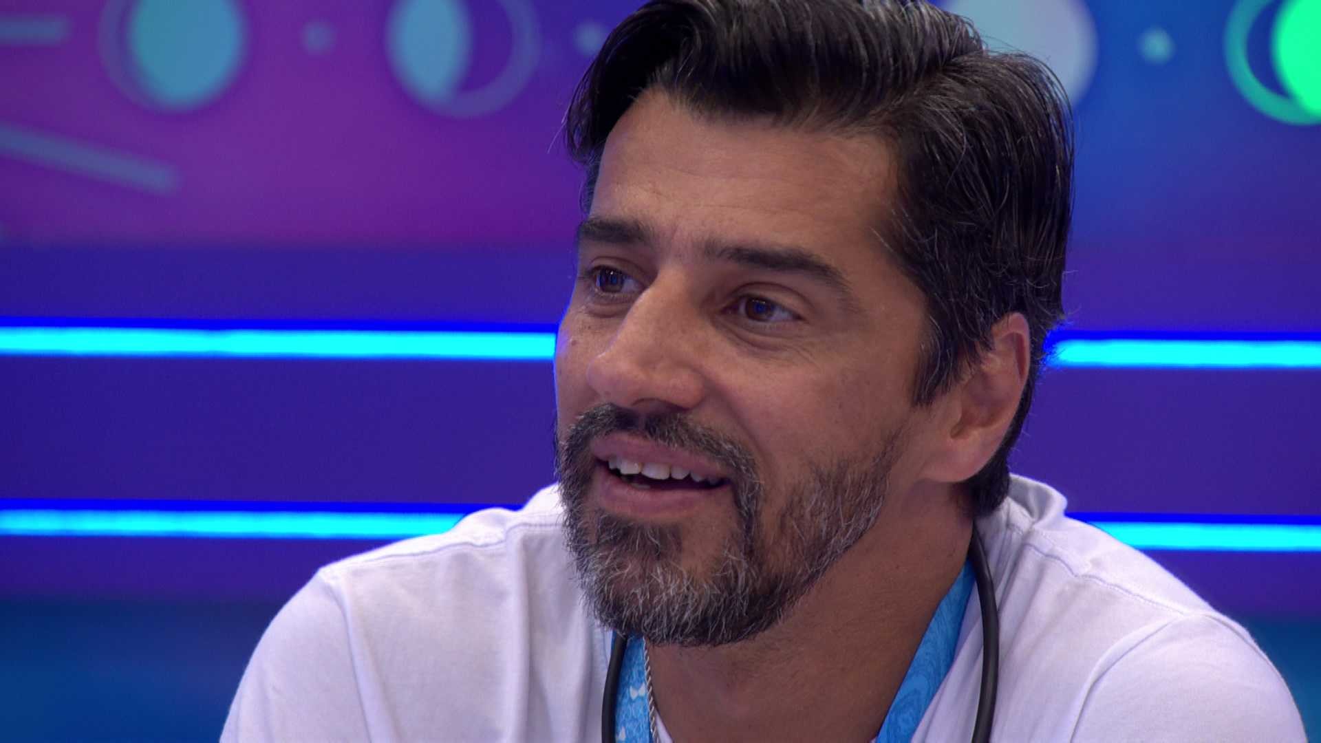 No Presente do Anjo, Alberto Cowboy escolhe vídeo da família e abre mão de segunda imunidade no BBB 26