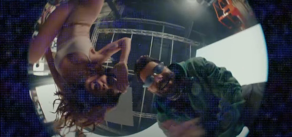 Anitta e Alok lançam clipe de parceria musical — Foto: youtube