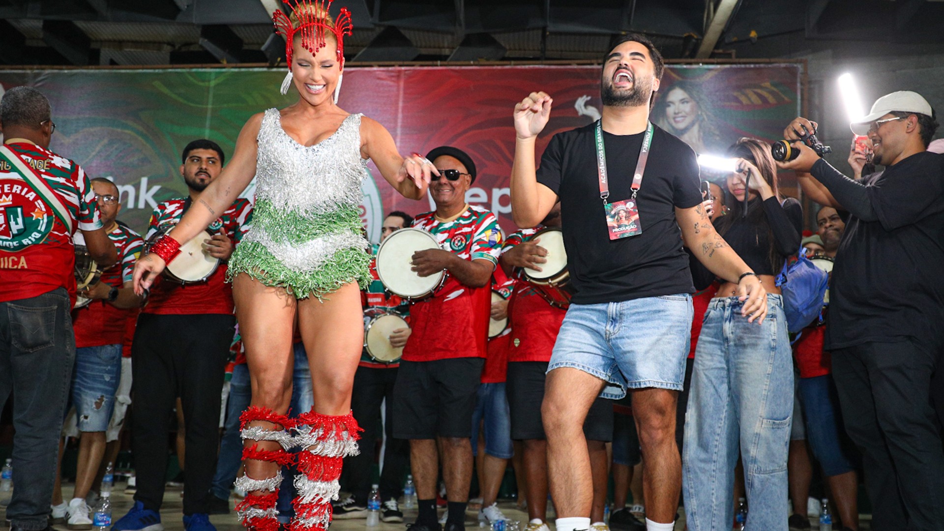 Lucas Guedez e Virginia Fonseca reproduzem passinho de samba que virou meme