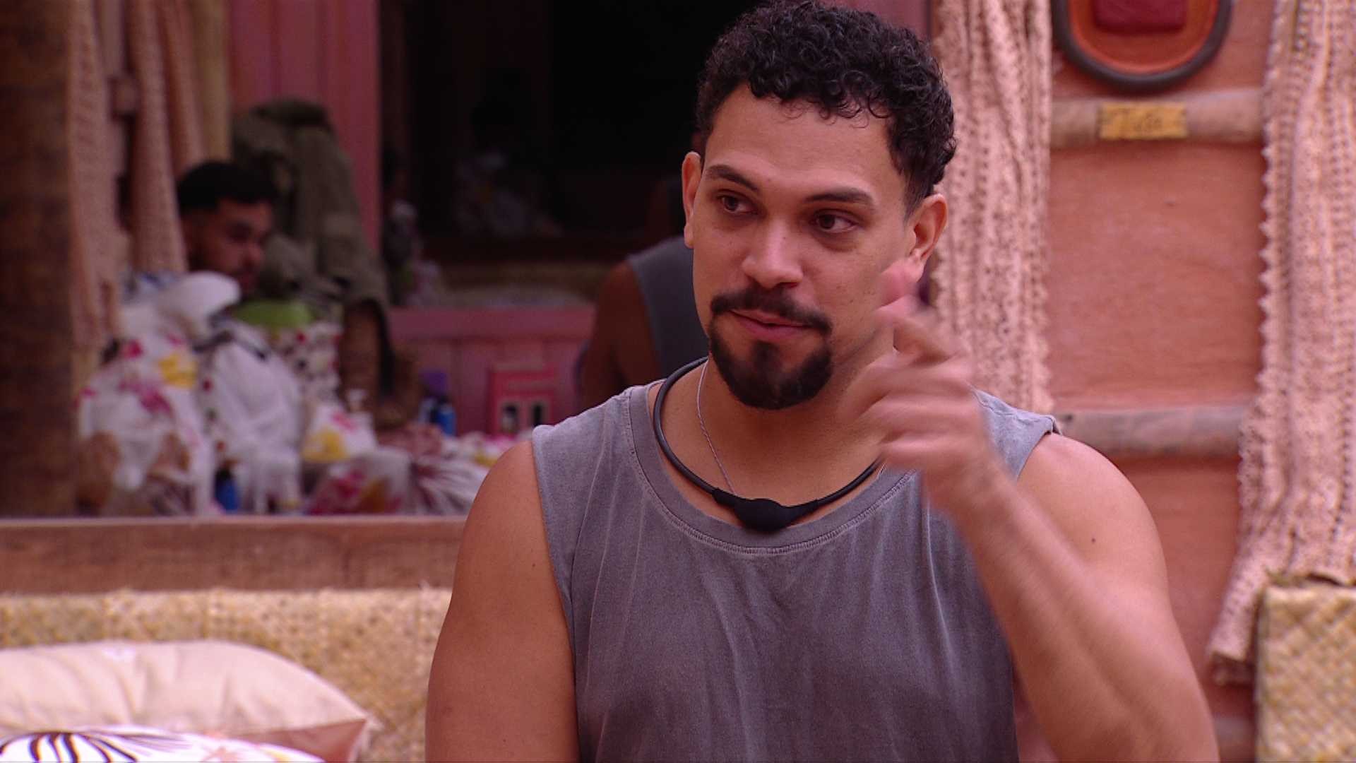 Em papo com gêmeos, Vinícius analisa discurso de Tadeu Schmidt: 'Cada um tem seu jogo'