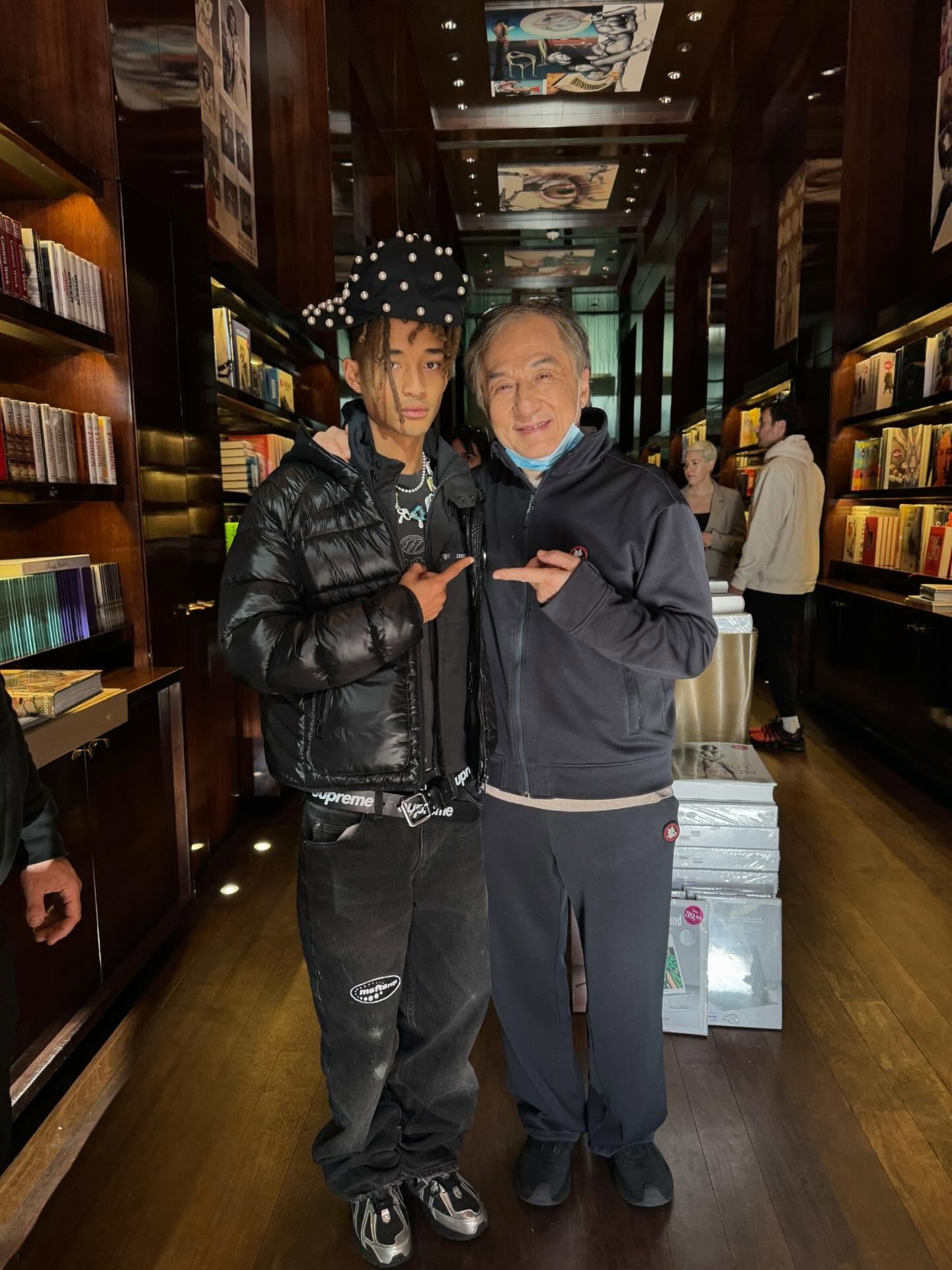 Jaden Smith compartilha foto de encontro com Jackie Chan e fãs vão à loucura
