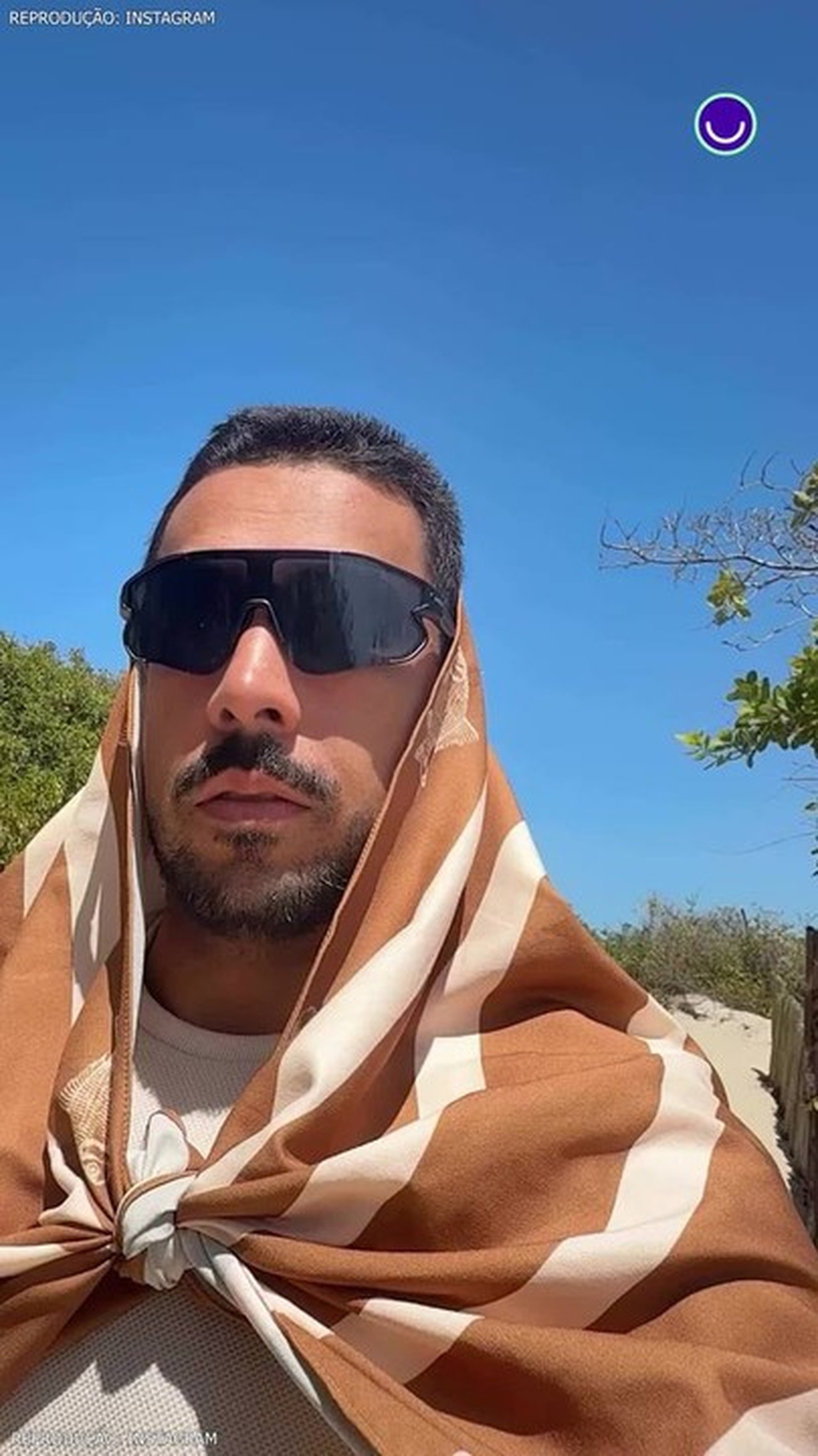 Renata e Maíke passam 'perrengue chique' em engarrafamento de bugre em Jericoacoara, no Ceará