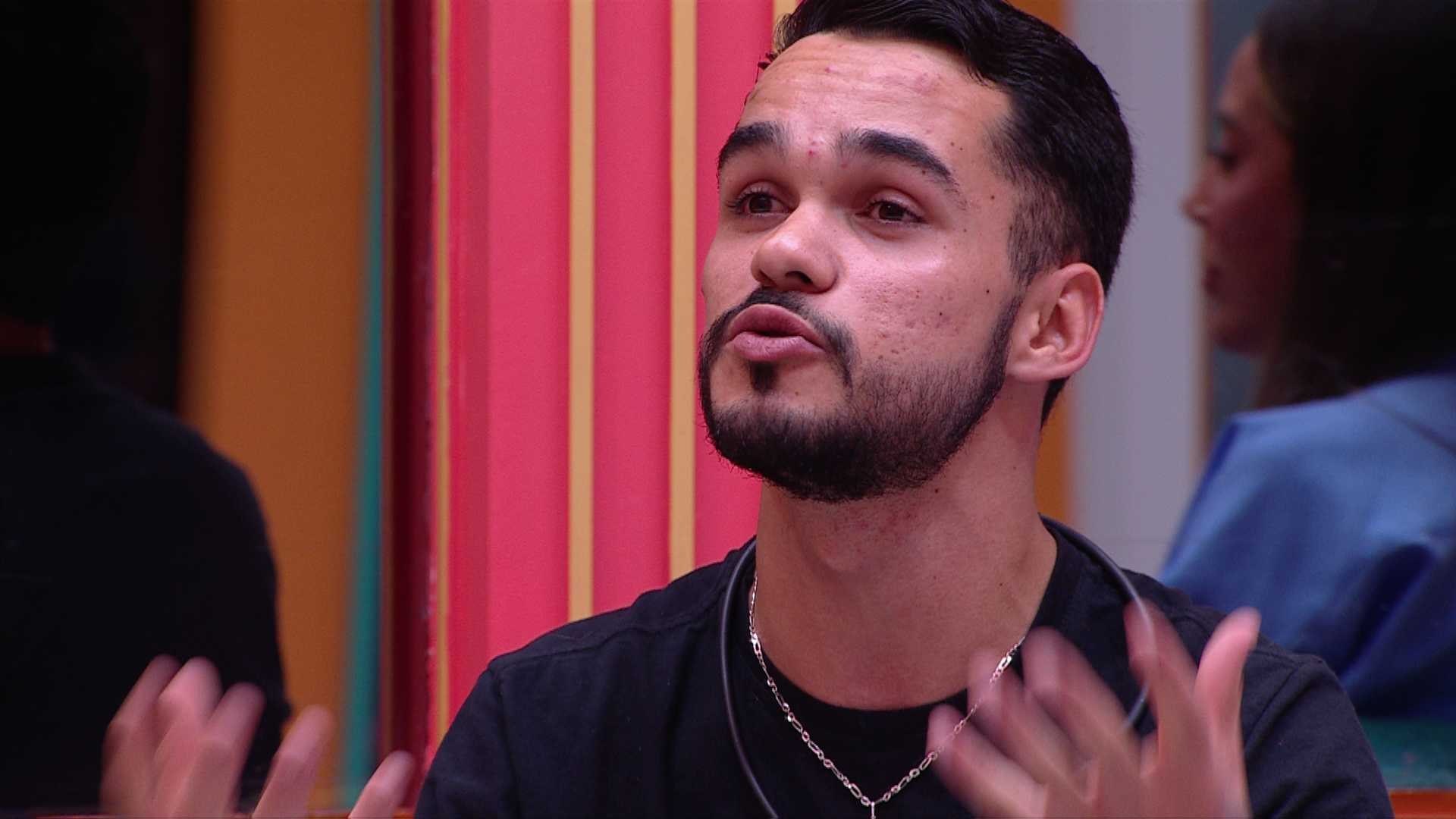 João Pedro lembra da avó ao escolher melhor e pior momento no BBB 25: 'Os netos dela conseguiram'