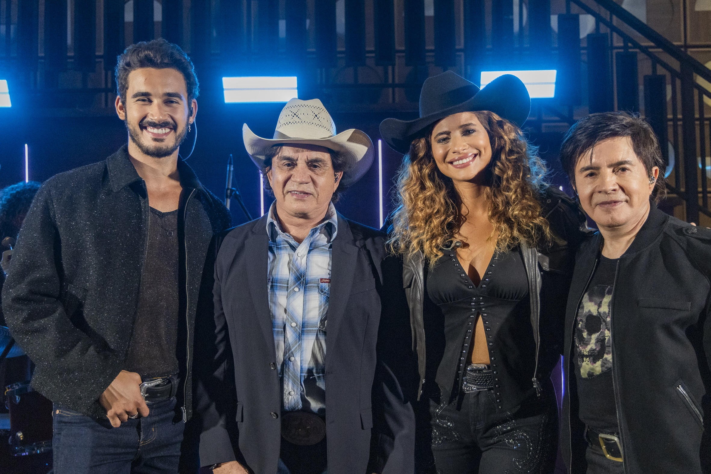 Naiane surpreende e anuncia pedido de noivado no palco da Canta Centro-Oeste