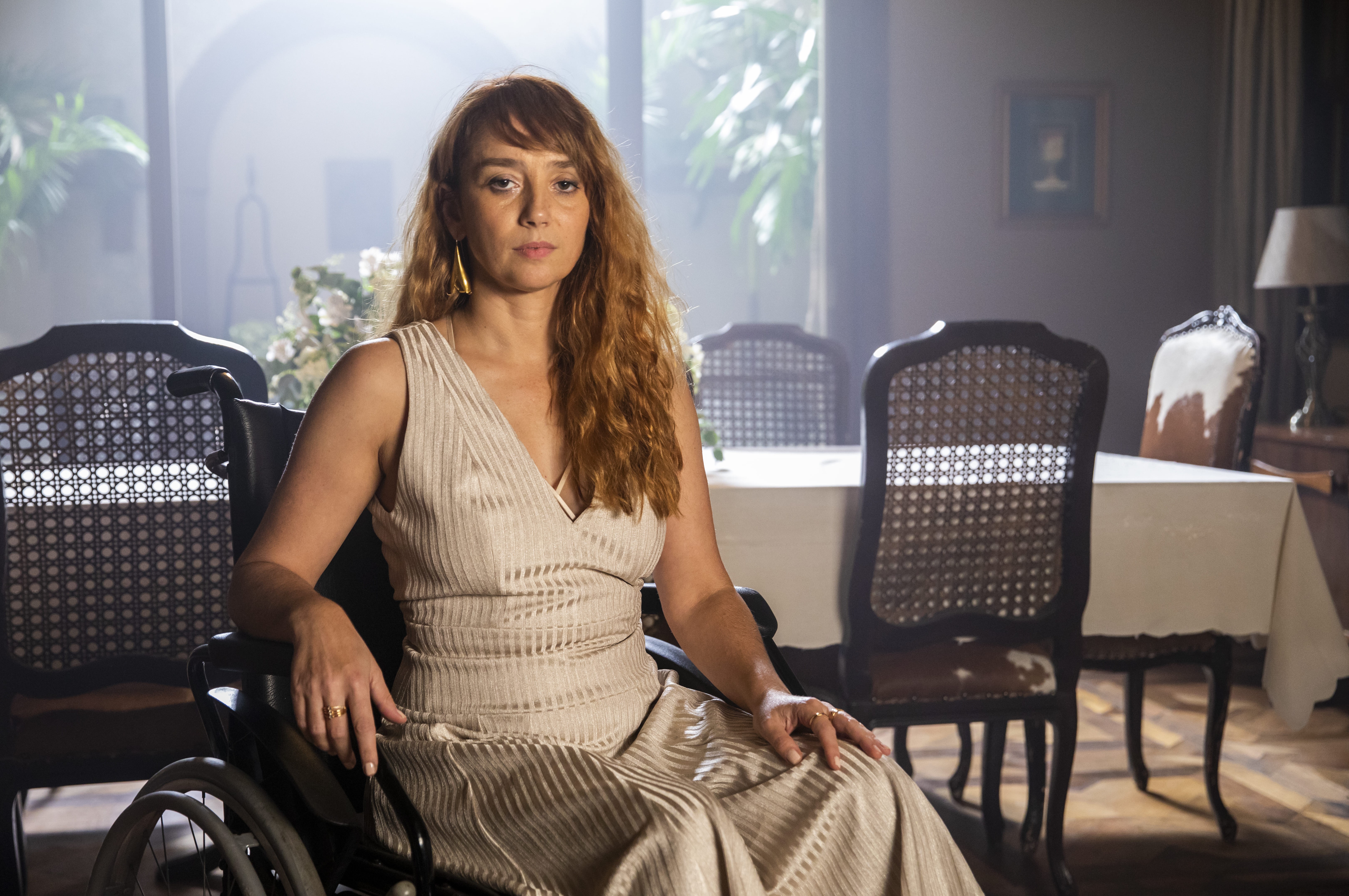 Simone Spoladore retorna à Globo em série sobrenatural: 'Pensei muito em Carrie, a Estranha'