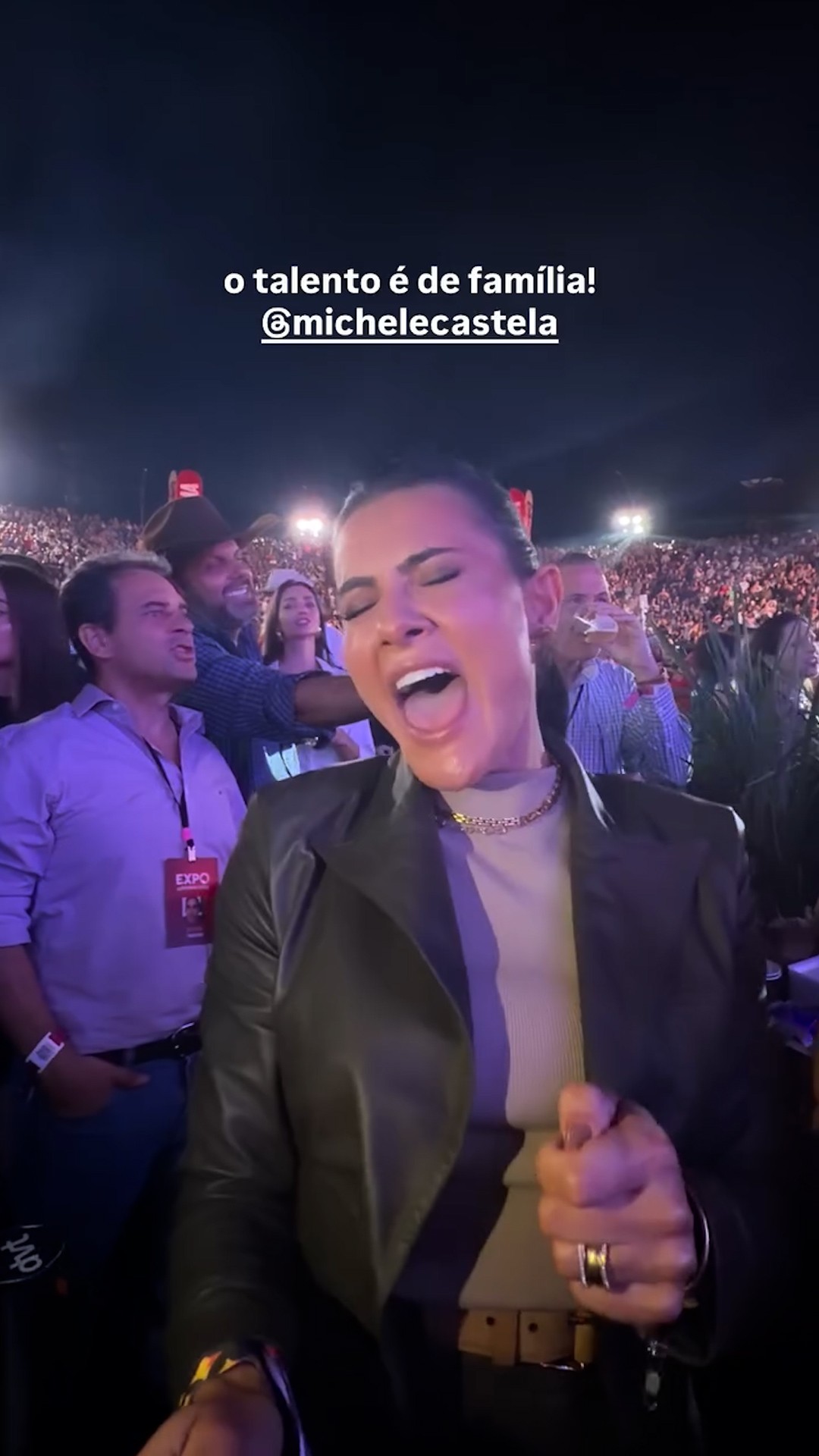 Mãe de Ana Castela impressiona com vozeirão e recebe elogio de Gkay: 'Talento é de família'