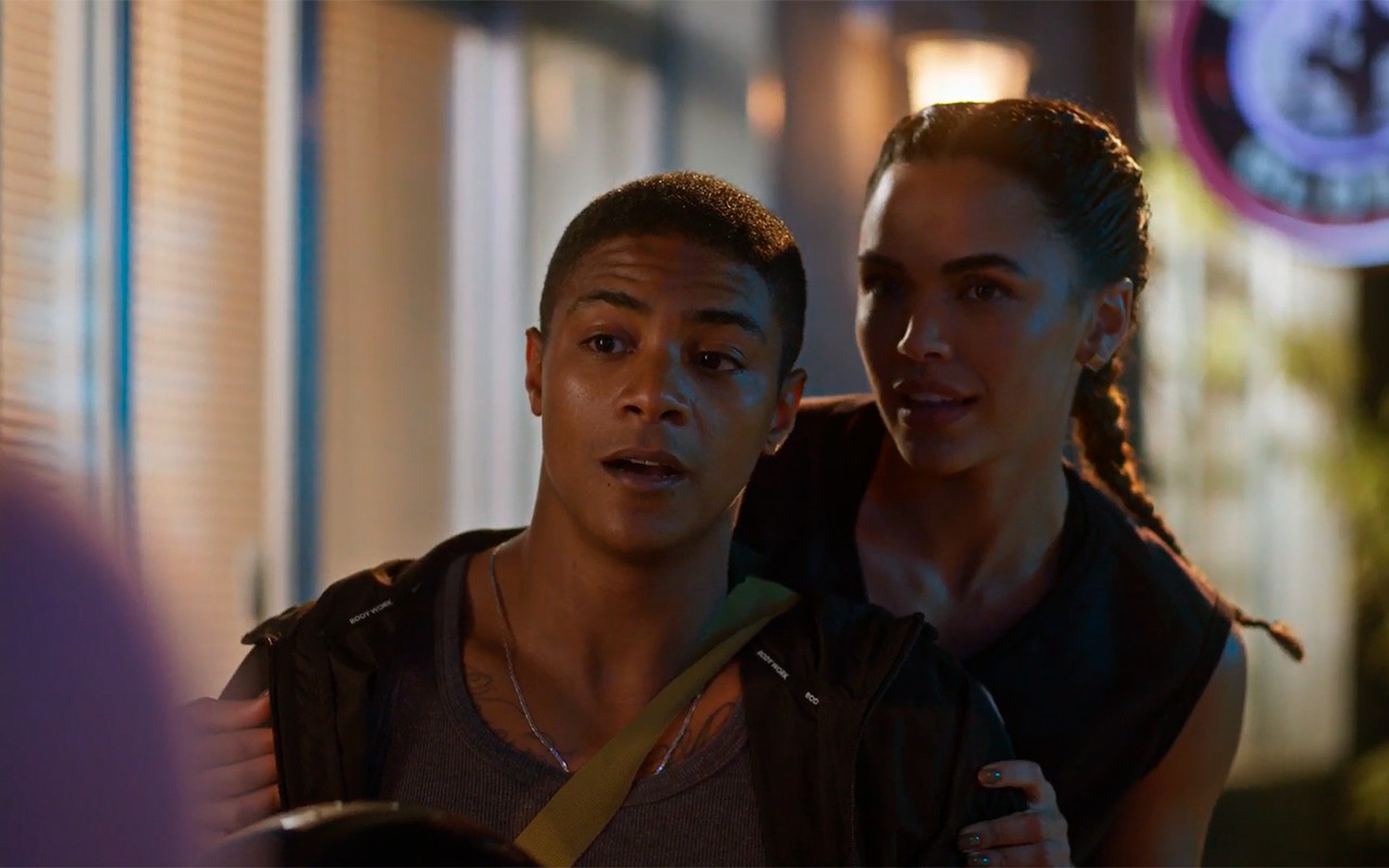 Dona de Mim: Bárbara se insinua para Marlon, e Kami flagra