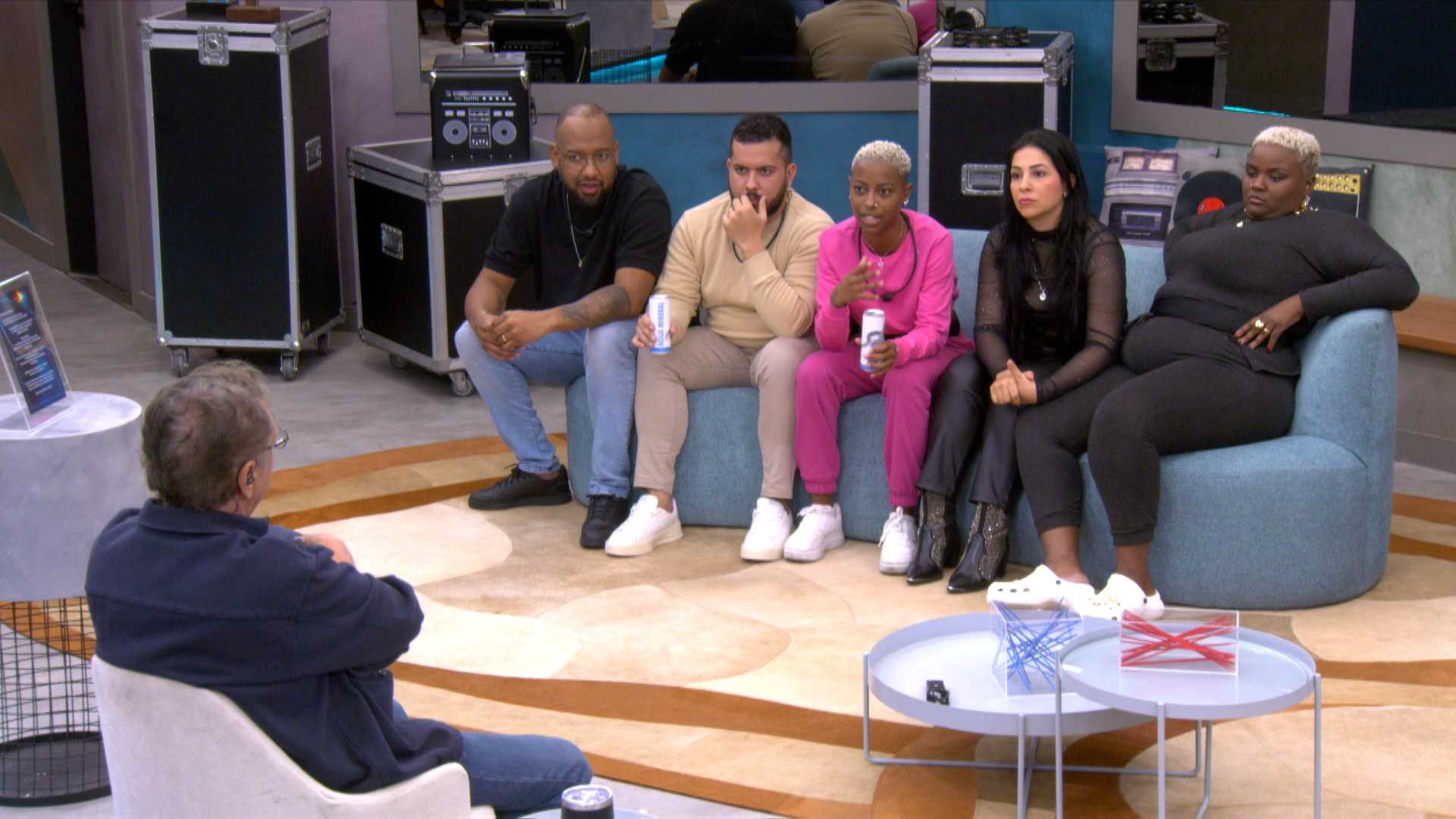 Junior Lima participa de dinâmica com cantores no Festival da Canção Estrela da Casa 2025