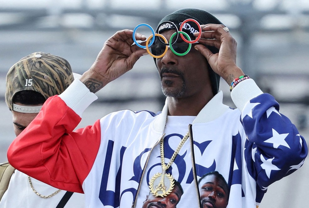 Snoop Dogg vê prova do skate nas Olimpíadas de Paris — Foto: Reuters