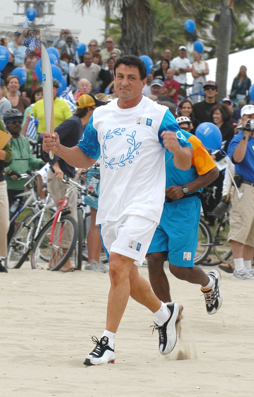 Sylvester Stallone carregou a tocha de Atenas 2004 — Foto: Mark Sullivan/Getty Images