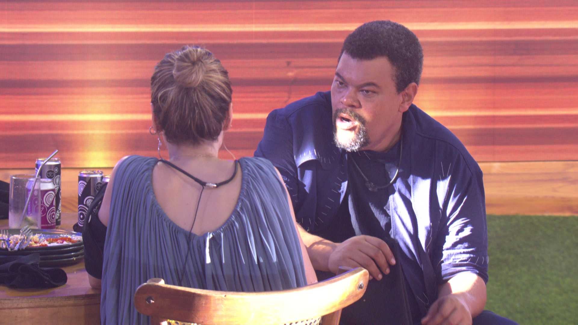 Babu Santana repercute escolha de embate, e Ana Paula Renault concorda: 'Inútil casa muito'