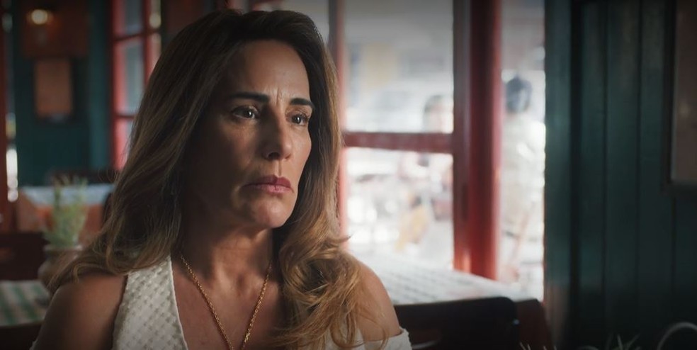 Irene (Gloria Pires) vai querer comprar o dossiê contra Antônio (Tony Ramos) — Foto: Globo