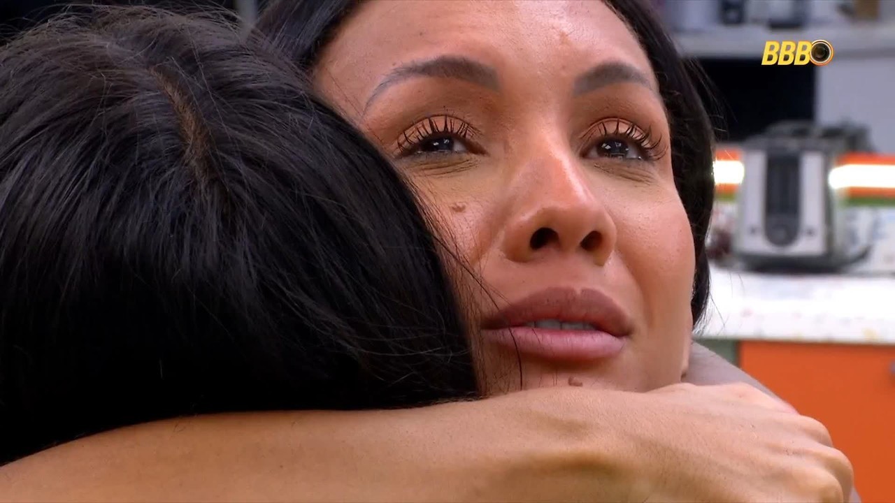 Chaiany e Maxiane se abraçam, e sister comenta, com lágrimas nos olhos: 'Não consigo sentir raiva'