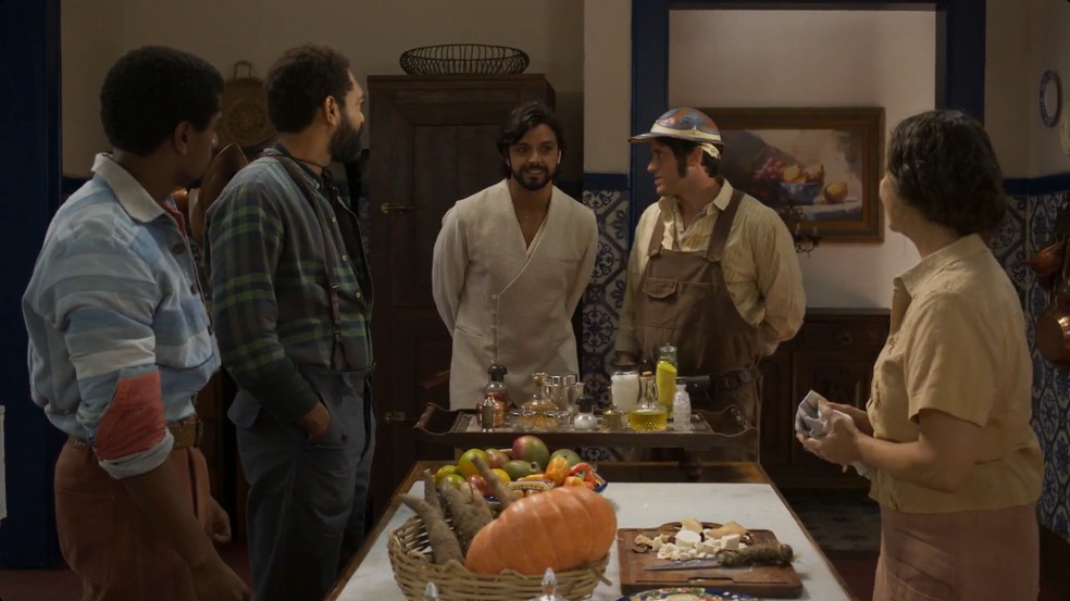 A Nobreza do Amor: Omar vai até engenho contar novidade para Tonho — Foto: TV Globo