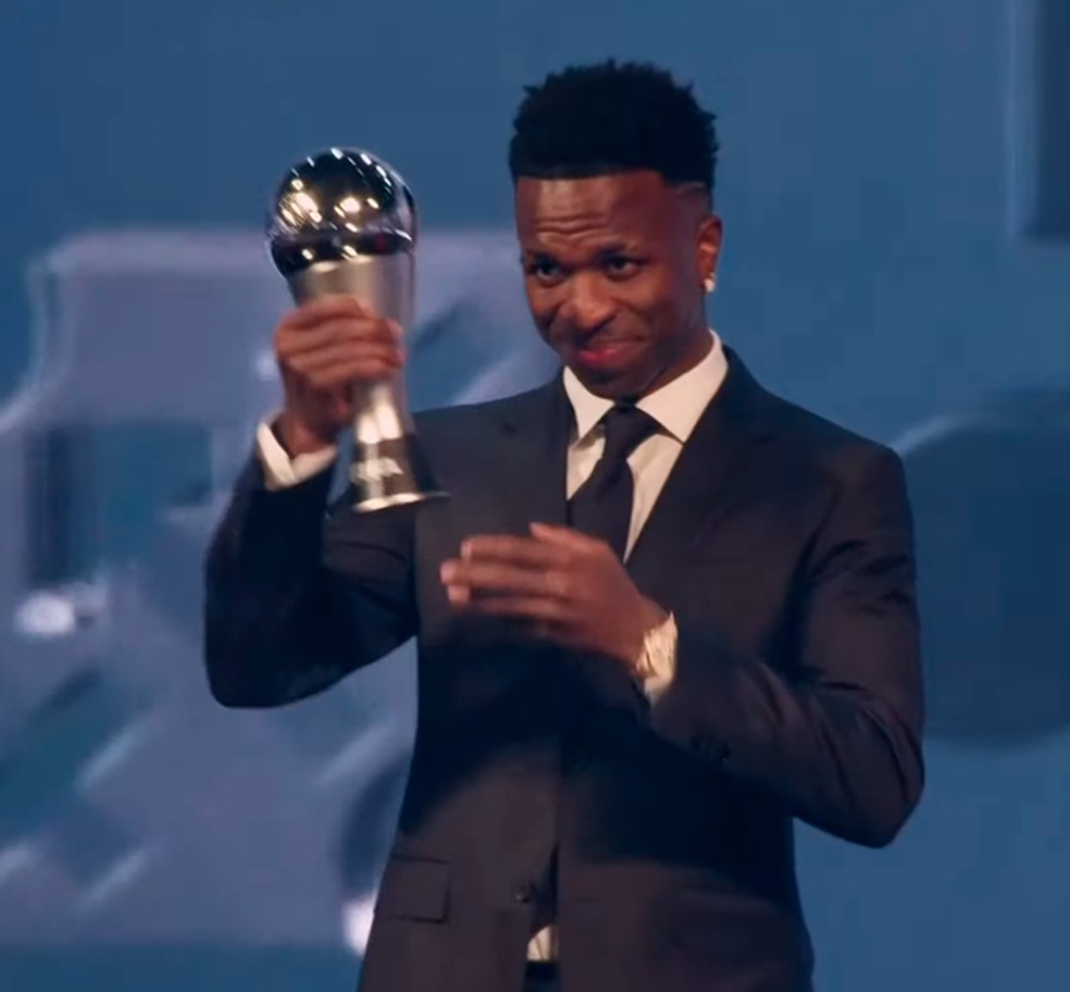 Prêmio dado a Vini Jr — Foto: Reprodução/Redes Sociais