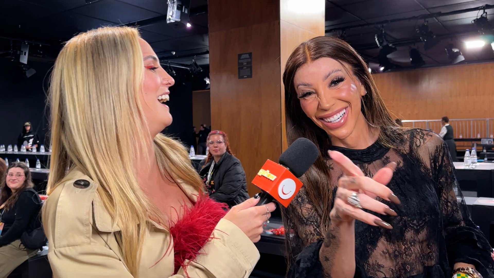 Luisa Perisse faz 'casa, beija ou mata' da moda com famosos e convidados do SPFW; assista!