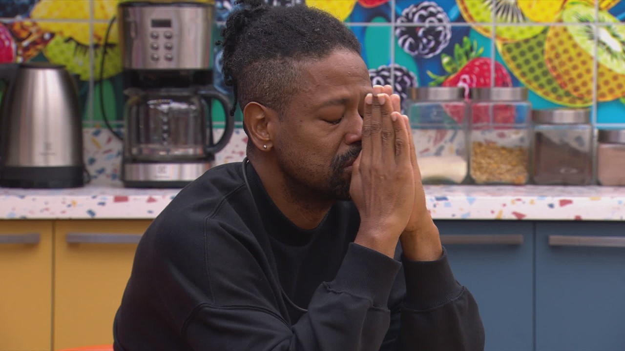 Em dia de último Paredão no BBB 26, Leandro chora: 'Meu coração parece que vai sair pela boca'