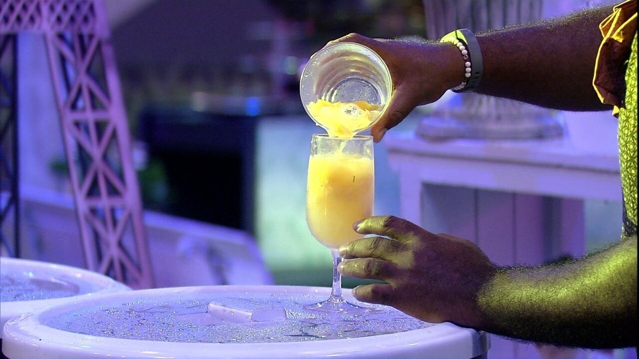 Rodrigo prepara drink na Festa Moda | Gshow
