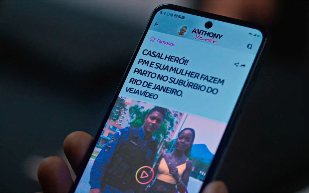 Leo e Marlon viram notícia como casal em Dona de Mim — Foto: Globo