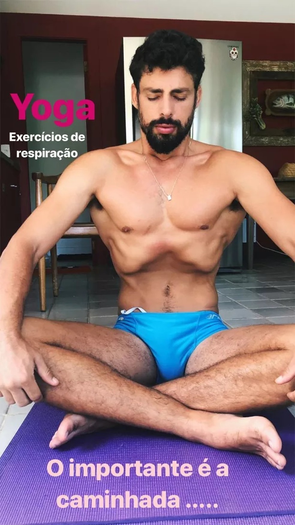 Cau&atilde; mostra t&eacute;cnica de respira&ccedil;&atilde;o de yoga &mdash; Foto: Reprodu&ccedil;&atilde;o/Instagram