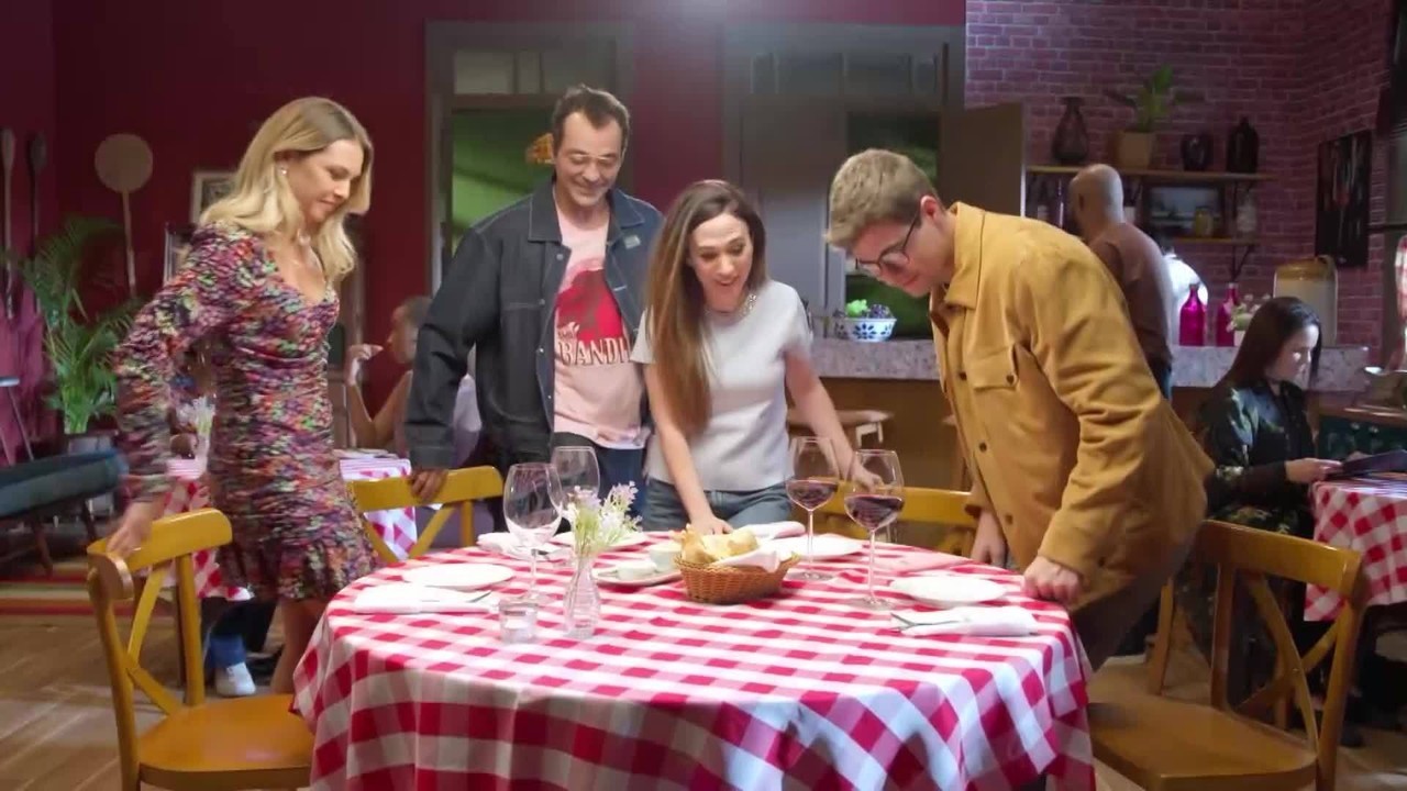 Tatá Werneck e Eduardo Sterblitch estreiam E.T com participações de Rafa Vitti e Louise D'Tuane