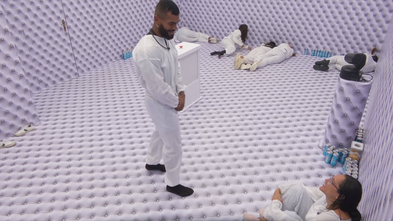 Quarto Branco do BBB 26 tem 'choro' de criança e reação inusitada de candidatos